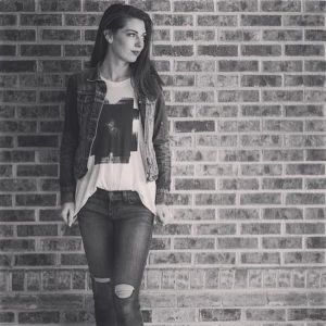 naktv - Model Karen - wall
