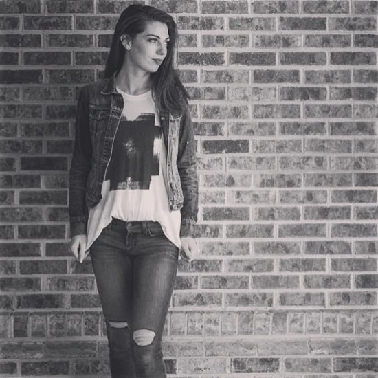 naktv - Model Karen - wall