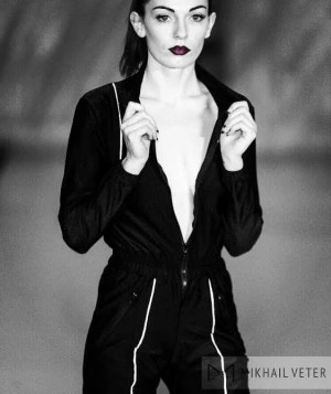 naktv - Model Karen - black