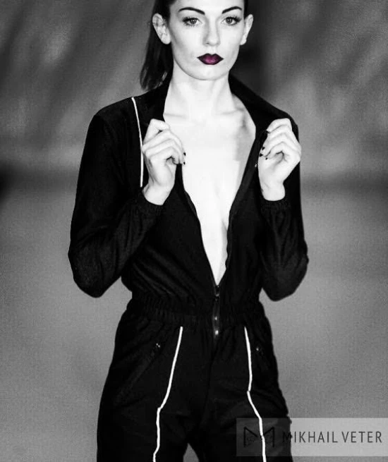 naktv - Model Karen - black